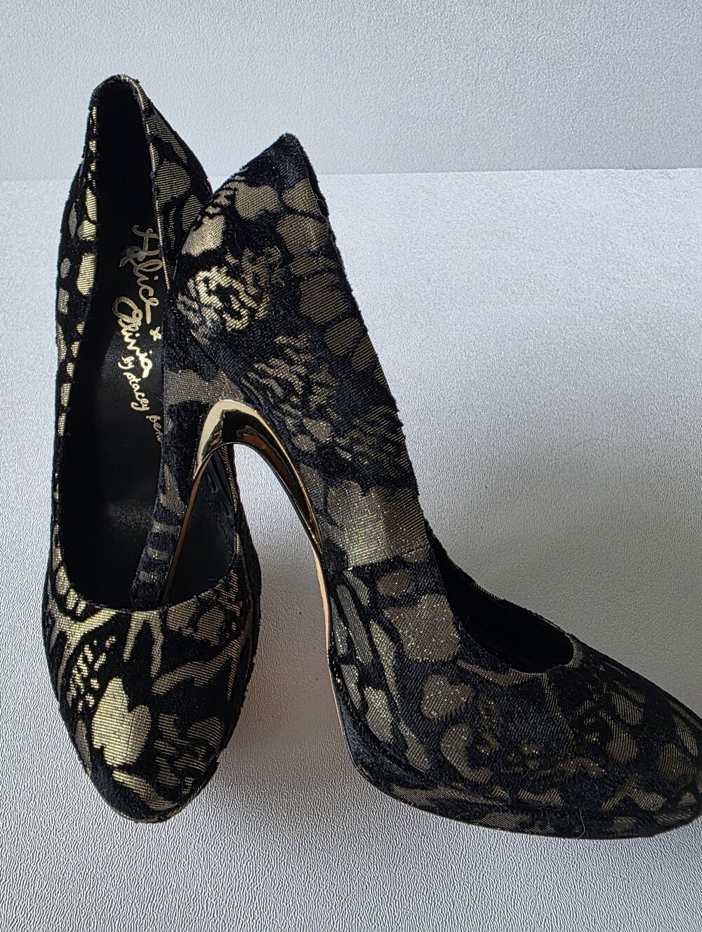 Alice And Olivia Baroque Black Gold Burnout Velvet Platform Heels Size 38